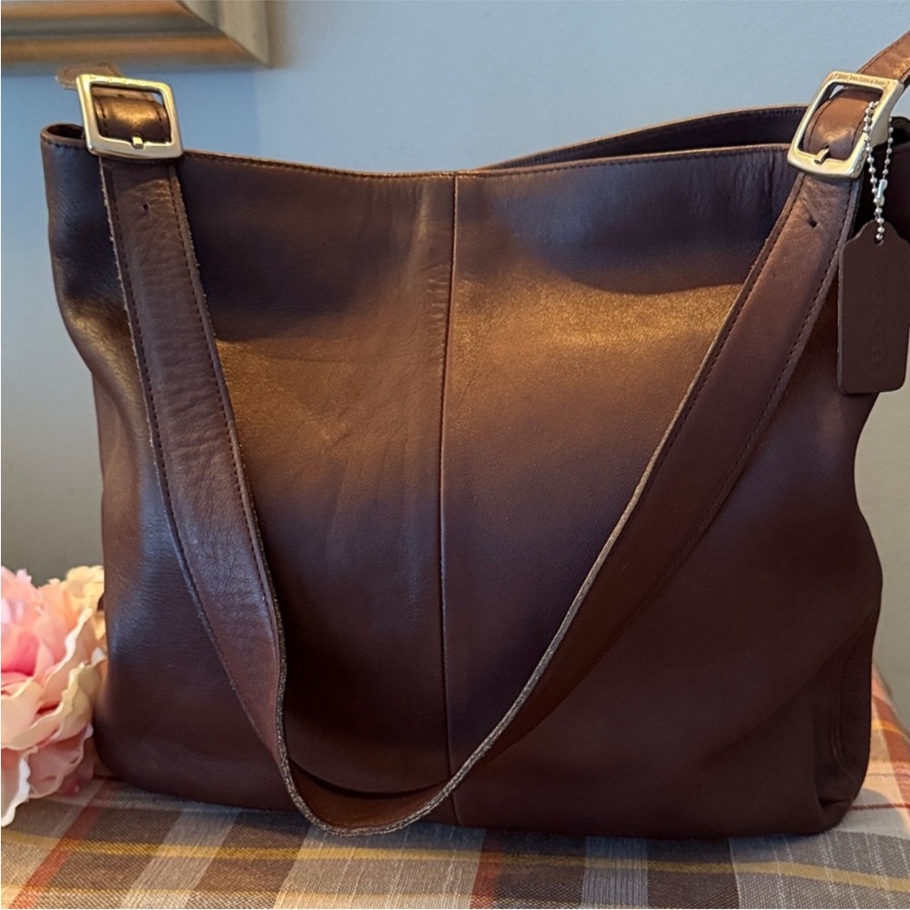 Coach vintage legacy slim glove-tanned leather shoulder hobo bag EUC